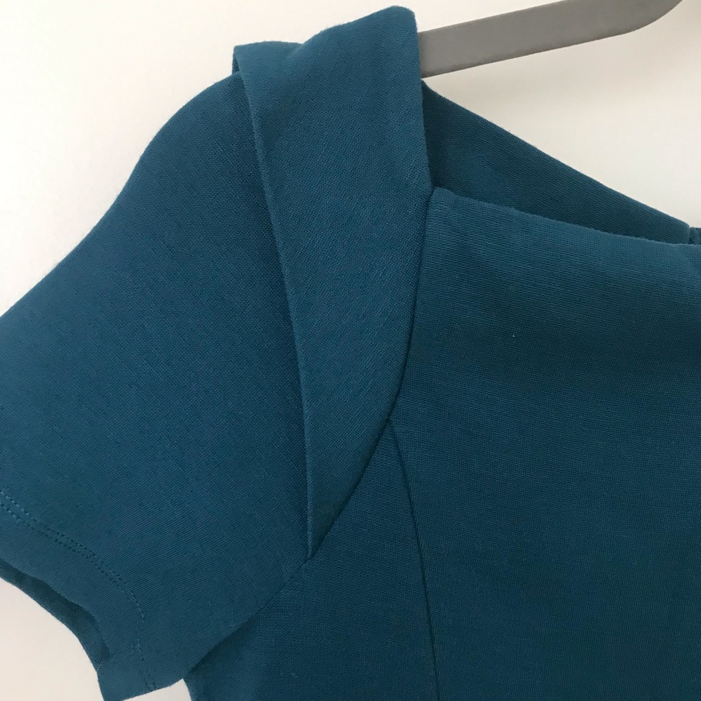 FRENCH CONNECTION Structured teal dress